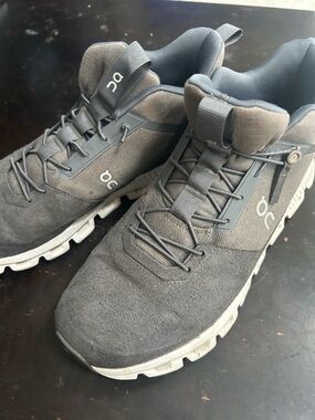 On Running Men’s Gray Athletic Trail Sneakers